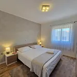 Апартаменты With Parking Space - 22505 *