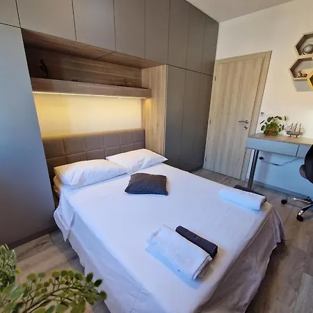 Apartman With Parking Space - 22505 Trogir
