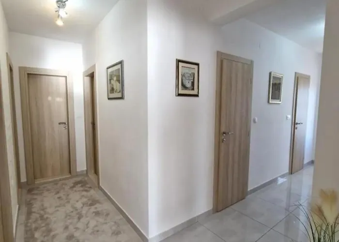 Apartman With Parking Space - 22505 Trogir