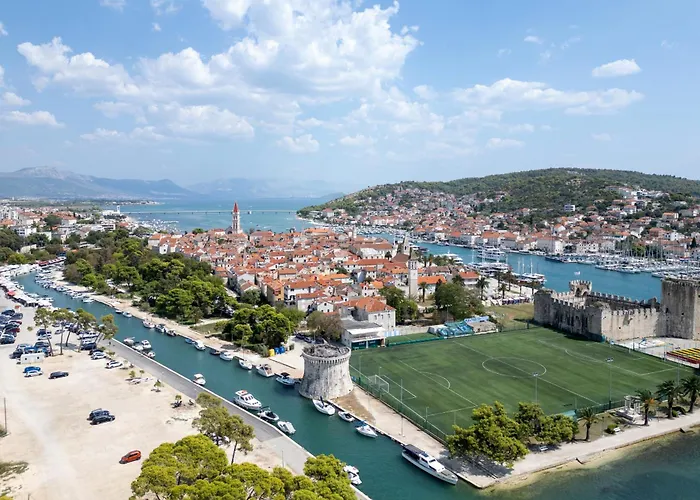 Apartman With Parking Space - 22505 Trogir