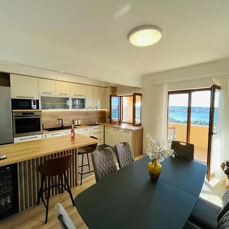 With Parking Space - 22505 * Τρογκίρ