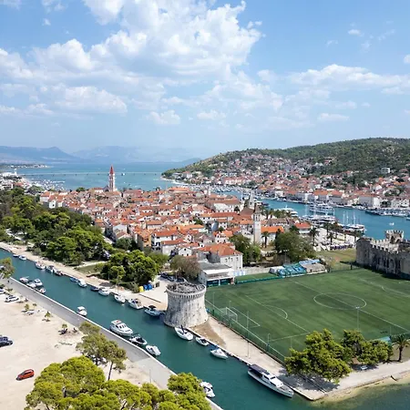 Apartament With Parking Space - 22505 Trogir